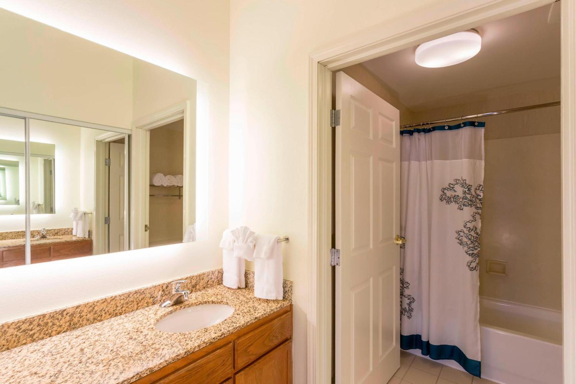Residence Inn Louisville Northeast Экстерьер фото
